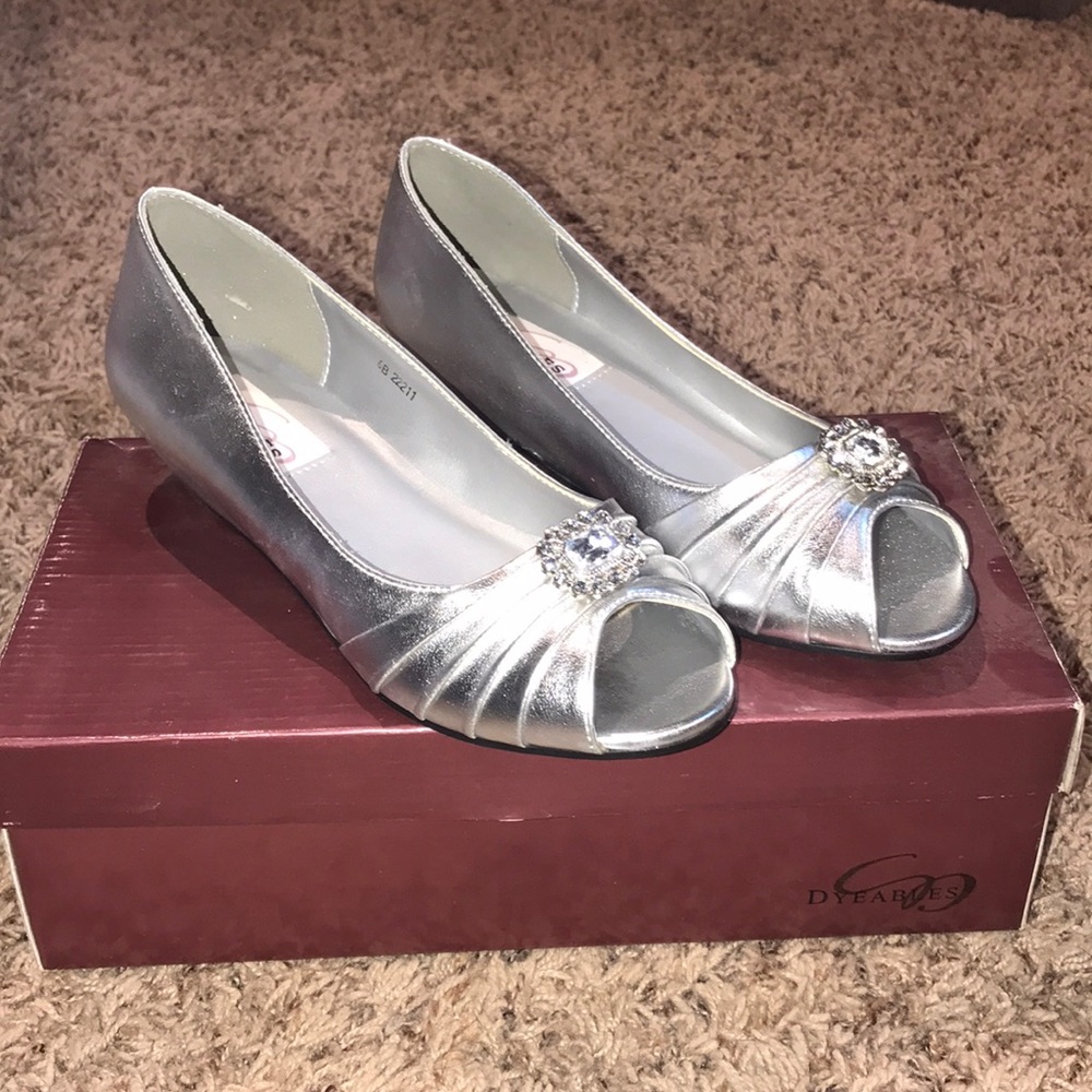 Silver Glam Heels😍